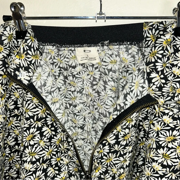 Daisy print skater skirt size L - Picture 4 of 5